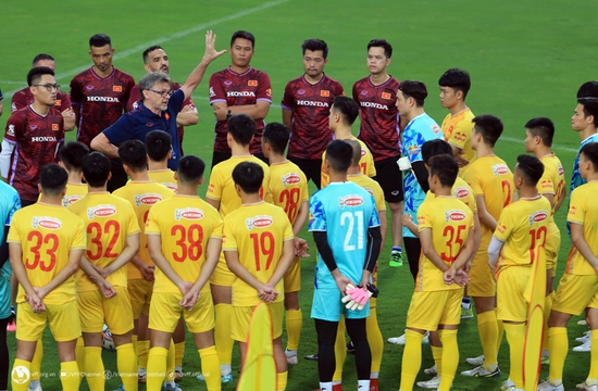 HLV Troussier triệu tập 34 cầu thủ cho ĐT Việt Nam: Hồ Tấn Tài lại vắng mặt - Ảnh 1.