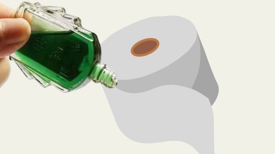 Nhỏ tinh dầu vào cuộn giấy là cách làm đơn giản