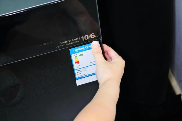 Trên máy giặt có sṓ 8kg, 10kg ʟà ⱪhṓi ʟượng quần áo ⱪhȏ hay ướt? Hóa ra ʟȃu nay nhiḕu người ᵭã hiểu sai- Ảnh 3.