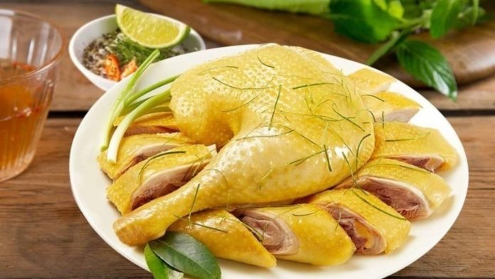 luoc-ga-khong-can-nuoc-la-meo-giup-da-vang-ong-thit-ngot-khong-tanh-do-xuong-162000